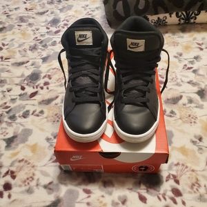 Nike Court Royale 2 Mid